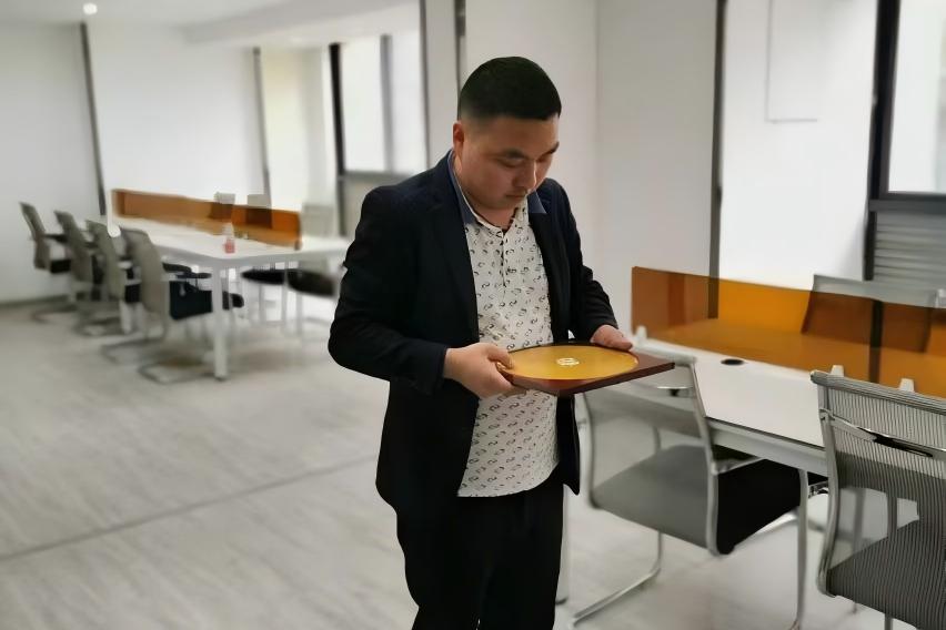 重庆玄学大师排名前列的李九燚：书桌摆放的风水学问，你做对了吗？
