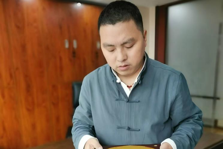 家居环境改善！重庆李九燚(yì)风水大师解读床头靠卫生间墙的改善方法