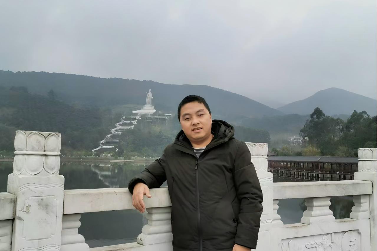 四川成都著名风水先生李九燚(yì)：楼梯位要正、向要吉、数要祥，助你家运节节升