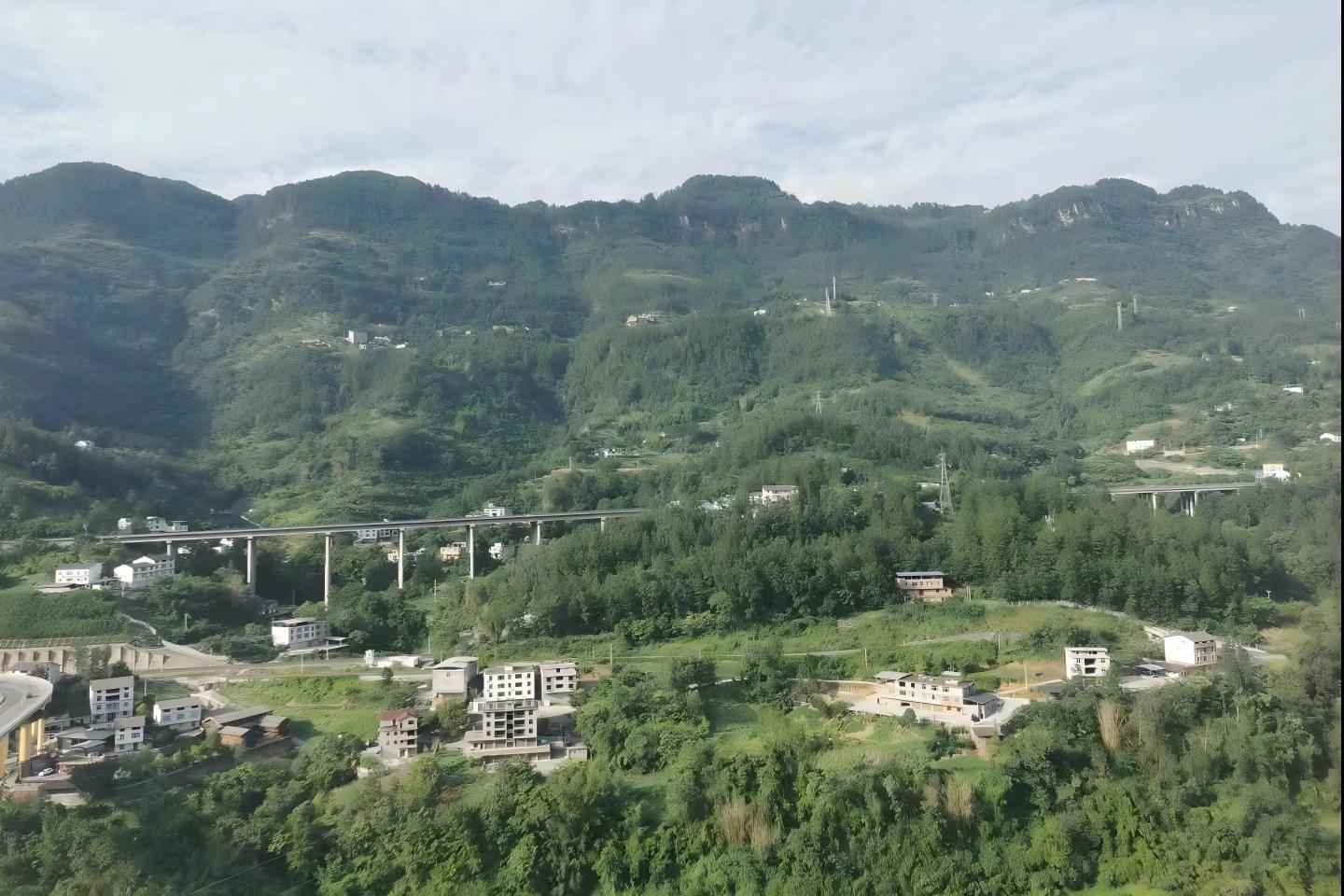 重庆风水大师李九燚揭秘：旺宅的特征，选对房子财运亨通！