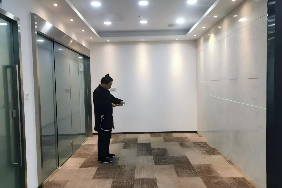 重庆最牛风水师之李九燚：客厅落地窗犯＂穿堂煞＂？这样化解最有效！
